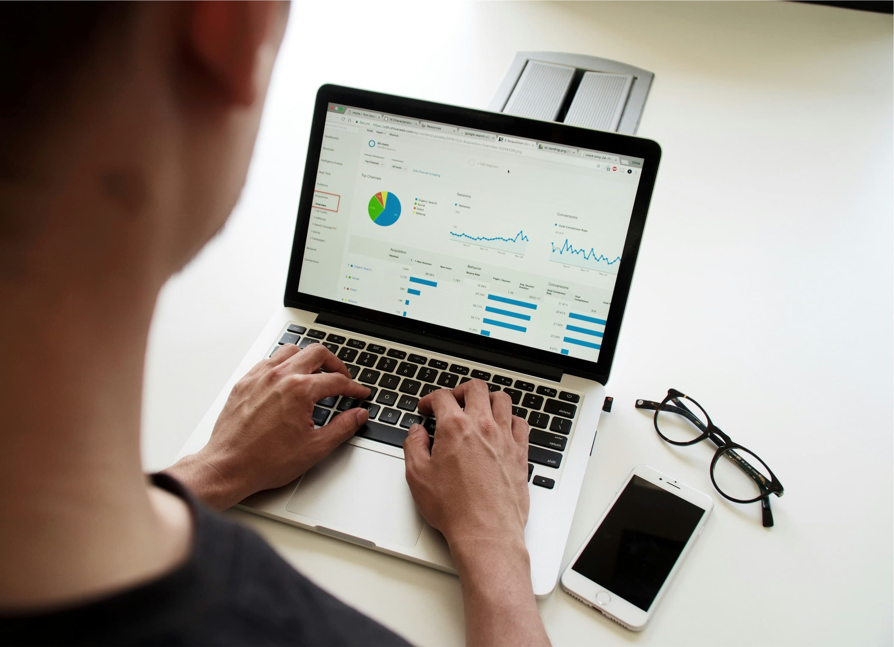Analytics dashboard on a laptop, illustrating New Nexus Group's Grow Retail performance diagnostic